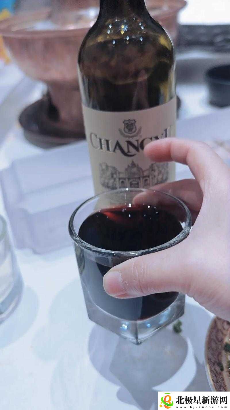 红酒装不下了-1V2-的解决方案：增加容器或换大瓶