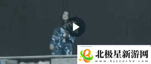 军训大白兔蹦出来了：这是什么情况