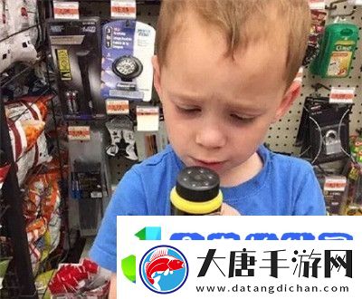 2021贫穷使我快乐的表情包2021贫穷使我快乐假笑男孩表情包大全分享