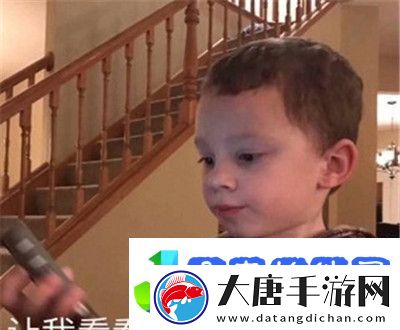 2021贫穷使我快乐的表情包2021贫穷使我快乐假笑男孩表情包大全分享
